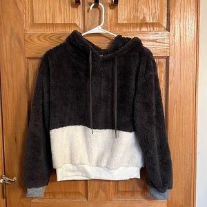 Grey & white sweatshirt